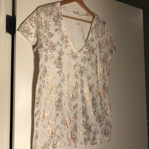 Women’s XXL white tshirt with gold flowers